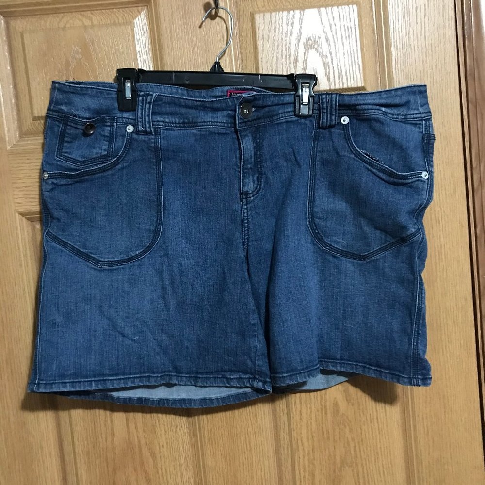 Torrid jean shorts size 24